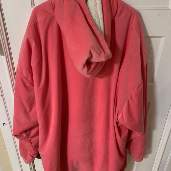 Comfy Blanket - Picture 2 of 2